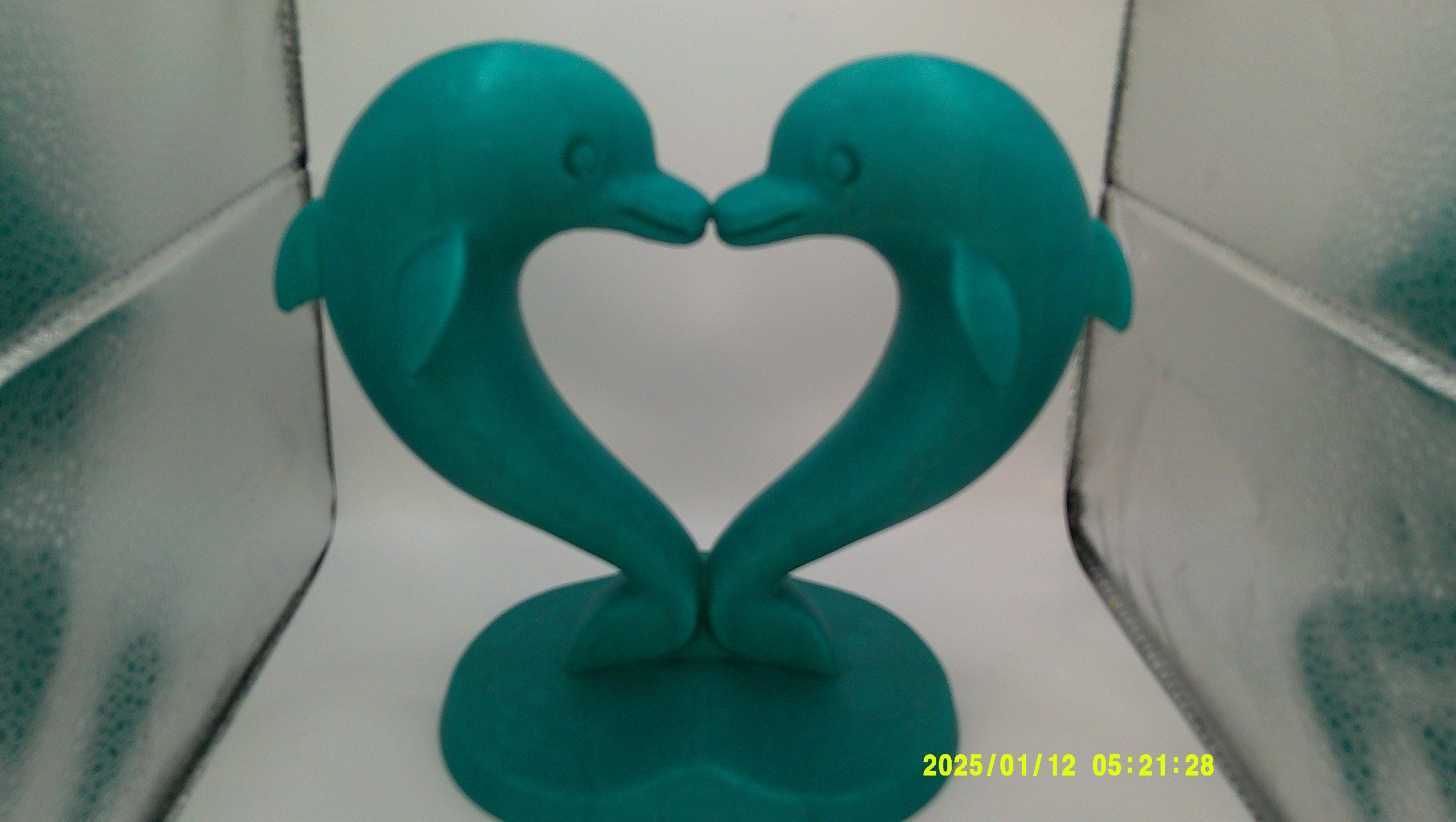 Dolphin Couple Heart Statue | Sea‑Themed Love Décor