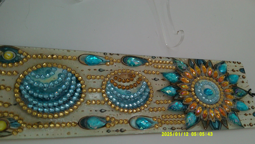 Floral & Circle Pattern Rhinestone Plaque | Artistic Gem Decor
