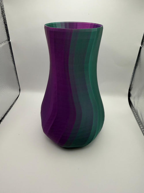 3D Printed Wavy Vase – Modern Gradient Room Decor