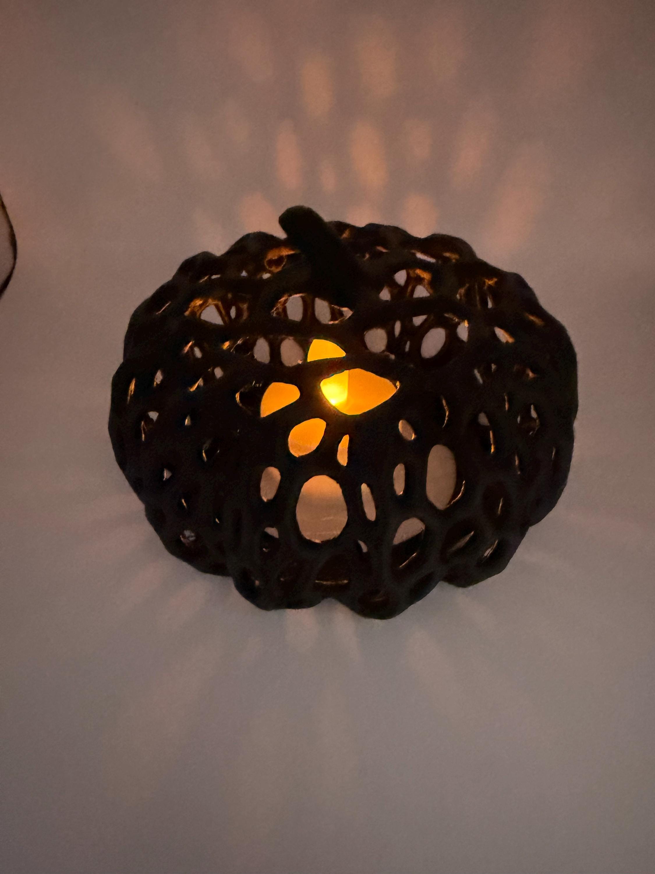 3D Printed Veroni-Style Pumpkin Tea Light Holder