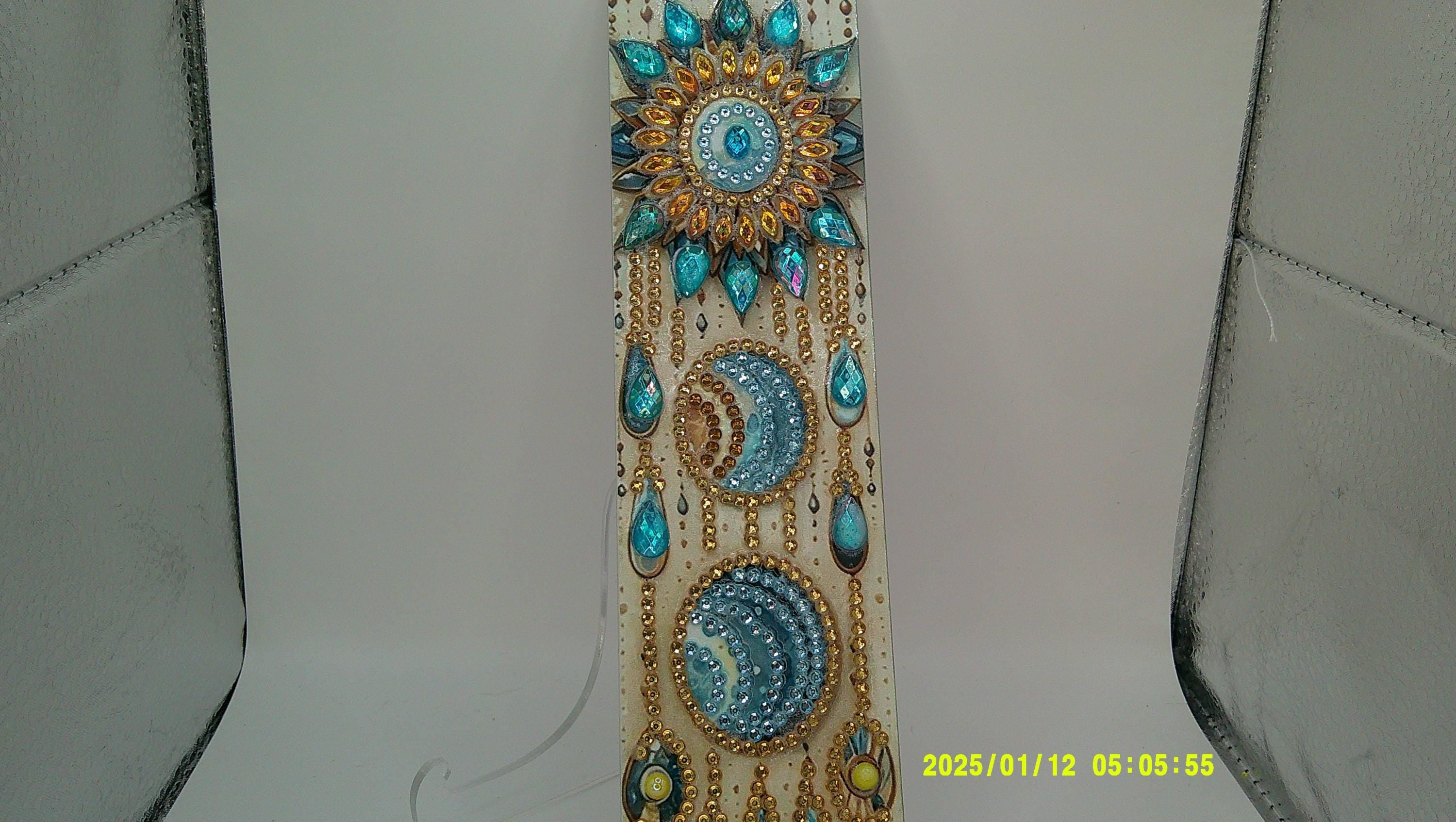 Floral & Circle Pattern Rhinestone Plaque | Artistic Gem Decor