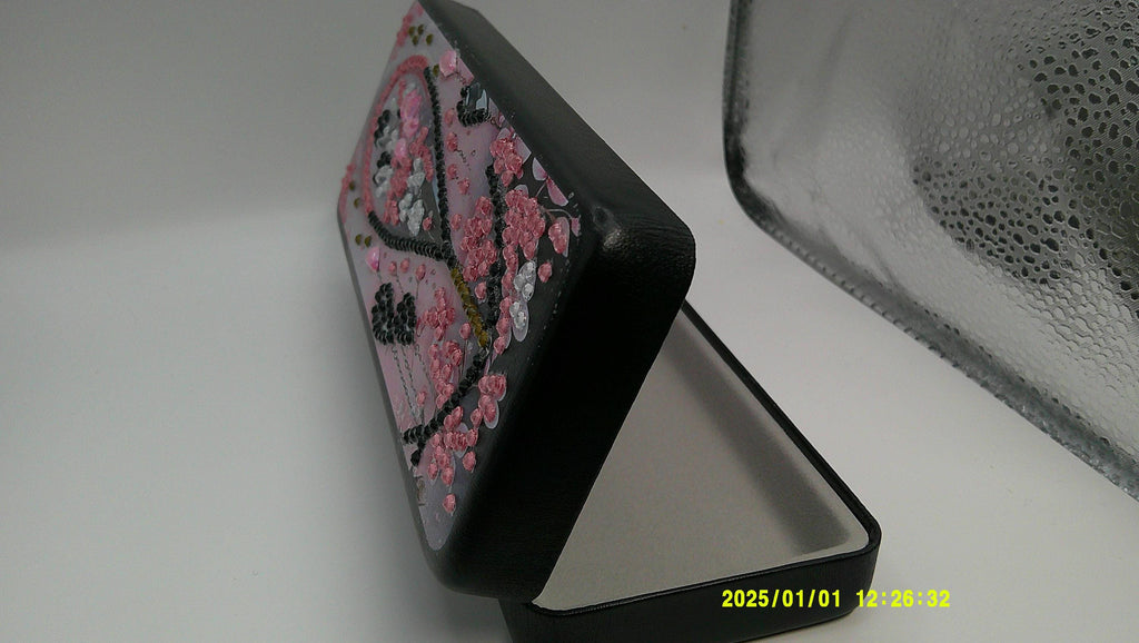 Glam Diamond Art Teardrop Design Eye Glass Case